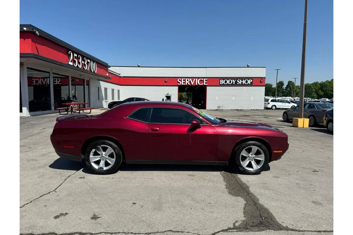 $17980 : 2019 Challenger SXT RWD image 1
