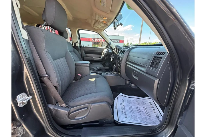 $3980 : 2011 Nitro 4WD 4dr SXT image 9