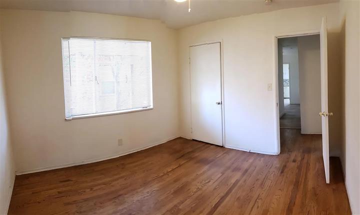 $900 : Charming 2 bedroom 1 bath image 4