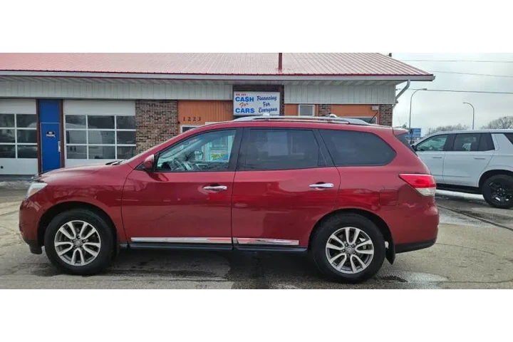 $9990 : 2014 Pathfinder SL image 2