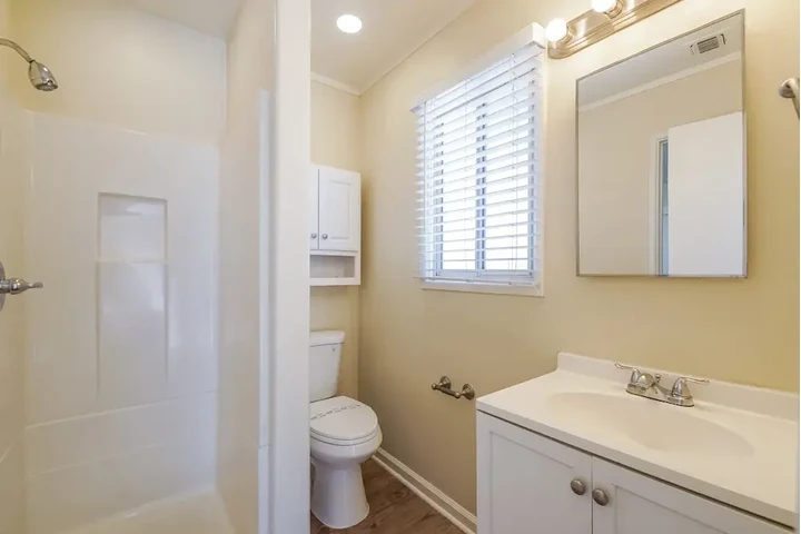 $2450 : Available 3Bed 2Bat in LA image 3