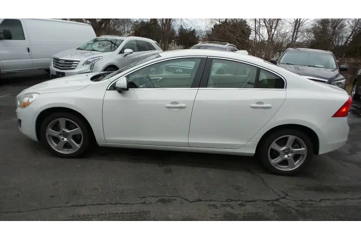 $8900 : 2012 S60 T5 image 5