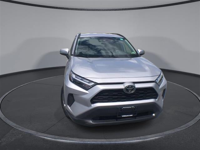 $27900 : PRE-OWNED 2022 TOYOTA RAV4 XLE image 3