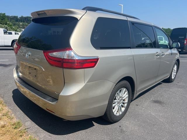 $24060 : PRE-OWNED 2017 TOYOTA SIENNA image 7