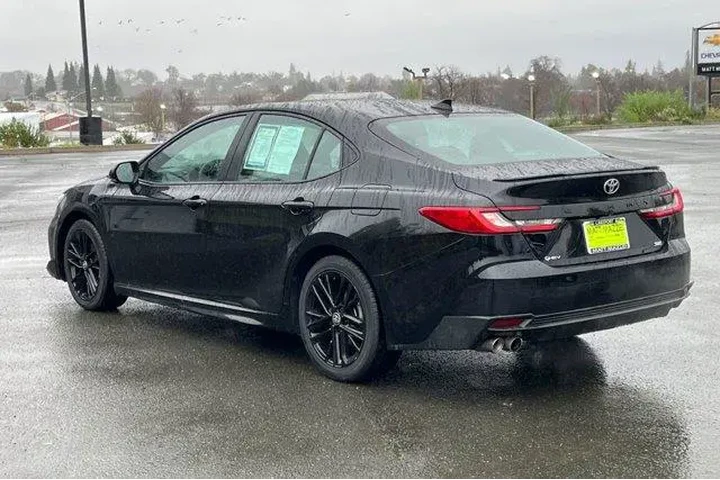 $28908 : Toyota Camry 2025 SE 4dr Sed image 2