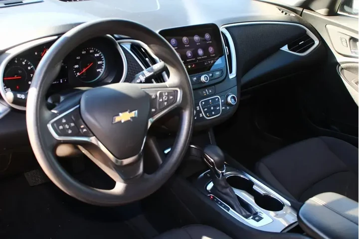 $19075 : Chevrolet Malibu 2024 LT 4dr image 2