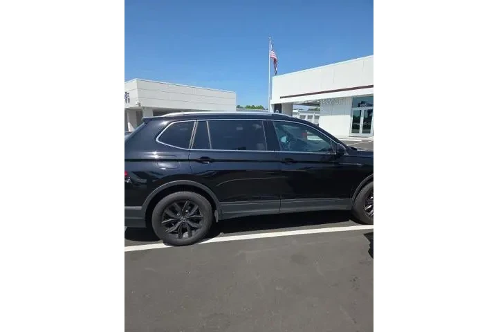 $25930 : Volkswagen Tiguan 2024 SE 4d image 2