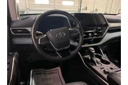 $39989 : Toyota Highlander 2023 AWD L thumbnail