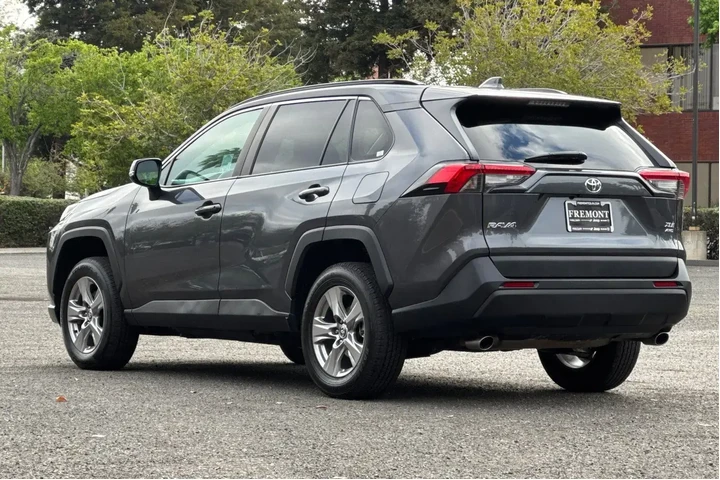 $28987 : Toyota RAV4 2023 AWD XLE 4dr image 5