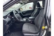 $28999 : Toyota RAV4 2022 AWD XLE 4dr thumbnail
