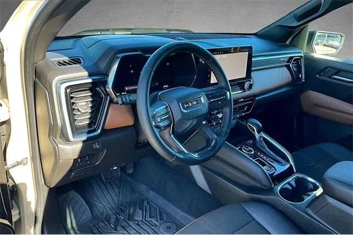 $39154 : GMC Canyon 2024 4x4 AT4 4dr image 10