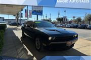 $12900 : 2017 Challenger SXT thumbnail