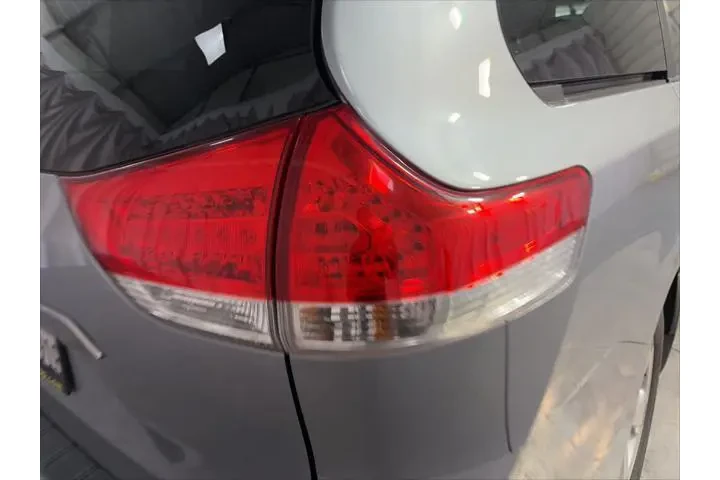 $9899 : Toyota Sienna 2012 LE 7-Pass image 9