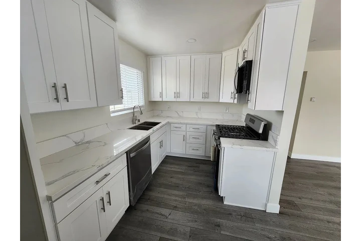 $1000 : charming HOME ..Anaheim, CA image 6