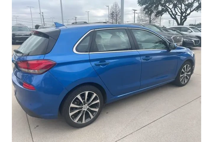 $13991 : Hyundai ELANTRA GT 2018 4dr image 3
