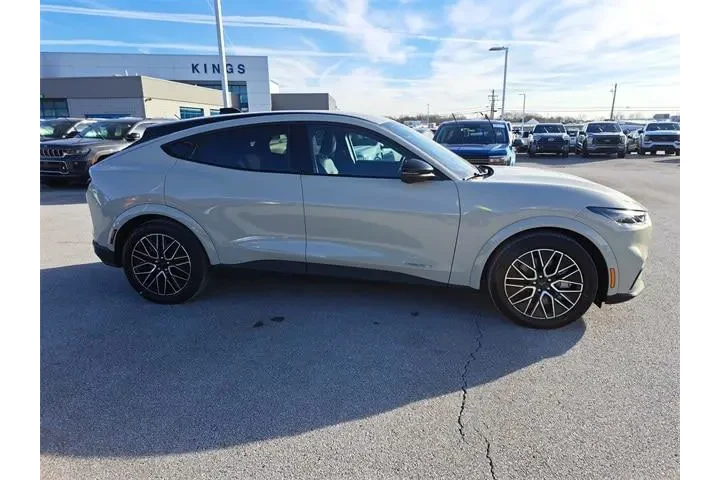 $38977 : Ford Mustang Mach-E 2025 AWD image 6