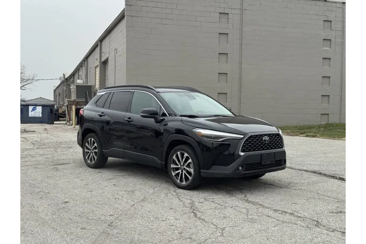 $17650 : 2022 Corolla Cross XLE image 6