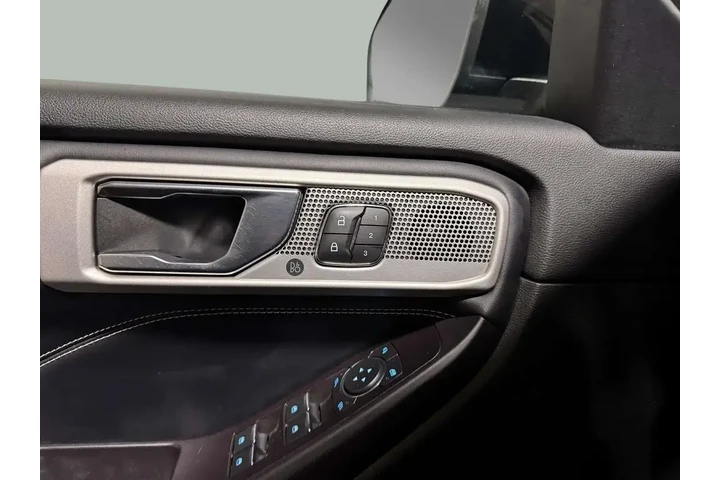 $25995 : Ford Explorer 2020 AWD ST 4d image 10