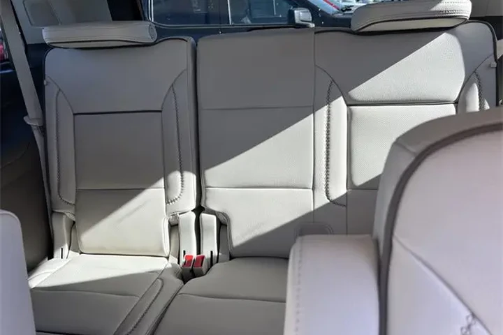 $89865 : 2024 GMC Yukon Denali image 9