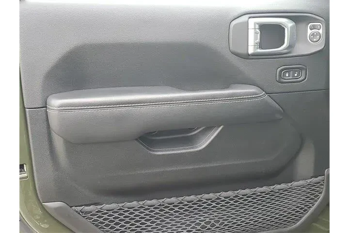 $27700 : Jeep Wrangler Unlimited 2022 image 5