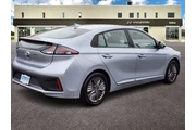 $16577 : Hyundai IONIQ Plug-in Hybrid thumbnail