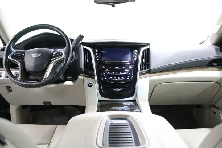 $32955 : Cadillac Escalade 2019 4x4 P image 2