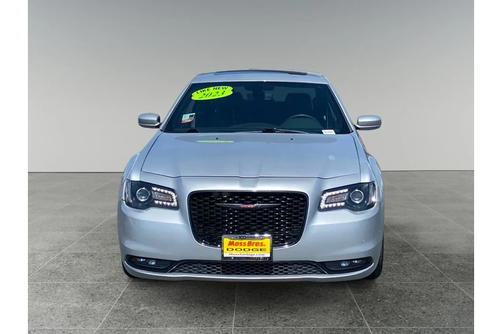 $33089 : Chrysler 300 2023 S V6 4dr S image 8
