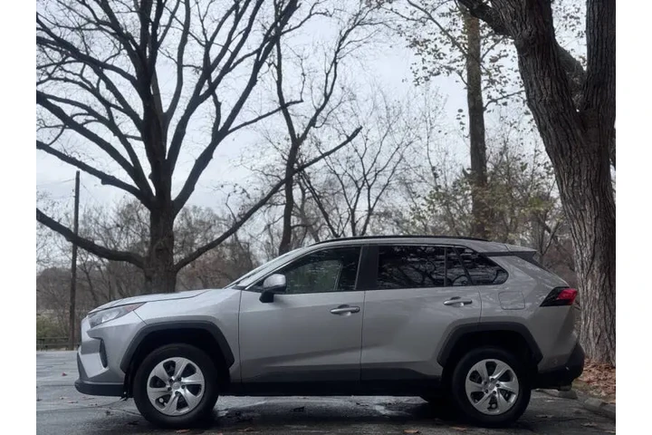 $15999 : 2021 RAV4 LE image 6