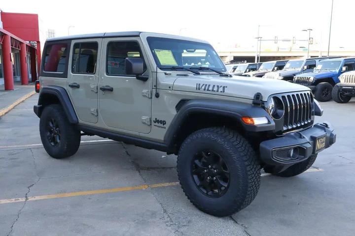 $35988 : 2022 Wrangler Unlimited Willy image 4