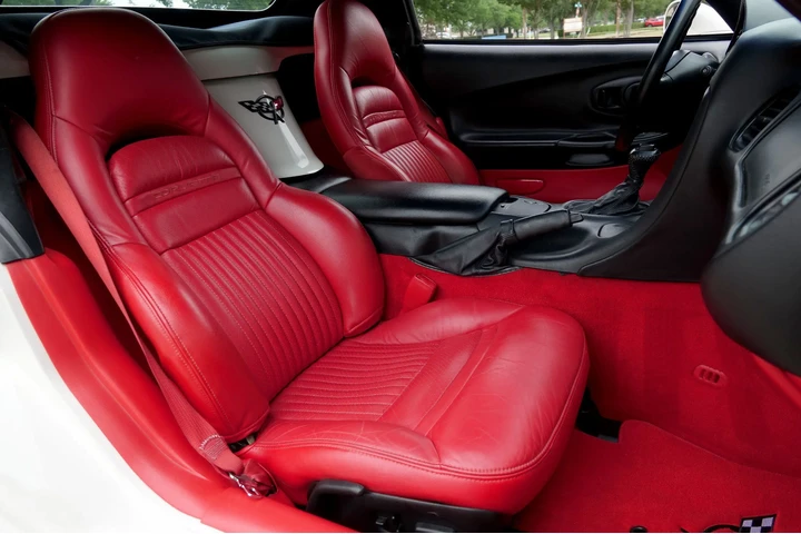 $17990 : 2001 Corvette image 8