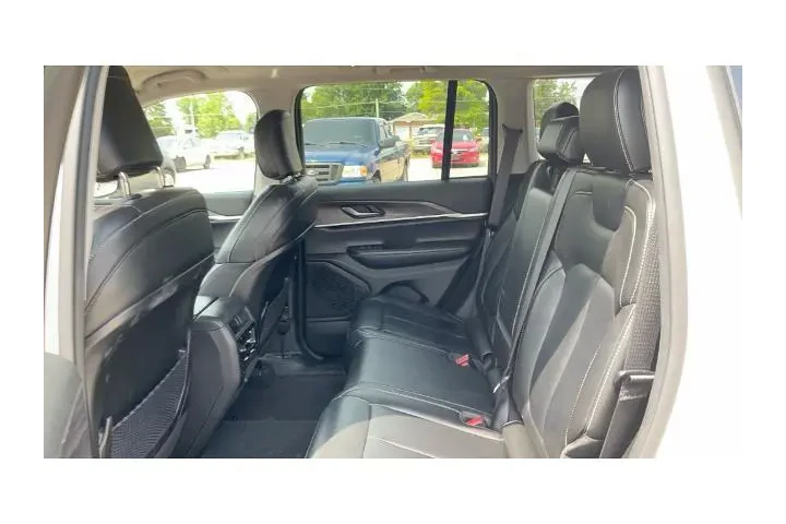 $29590 : Jeep Grand Cherokee 2023 4x4 image 9