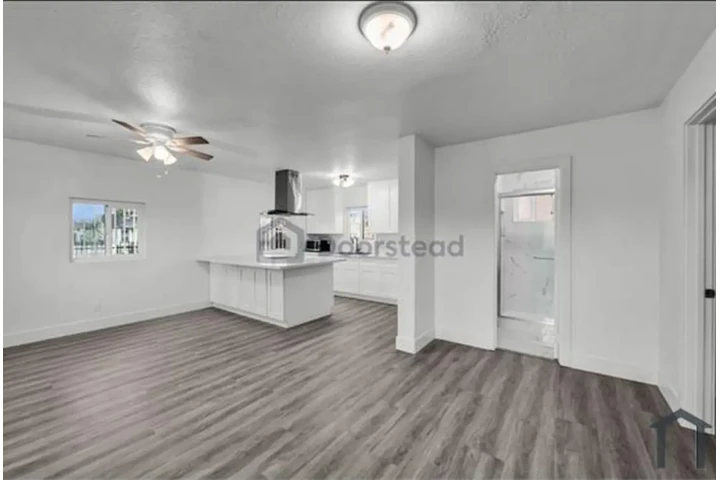 $2600 : CASA DE RENTA ! image 2