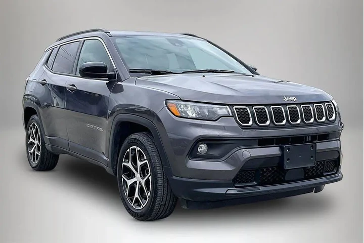 $17799 : Jeep Compass 2024 4x4 Latitu image 1
