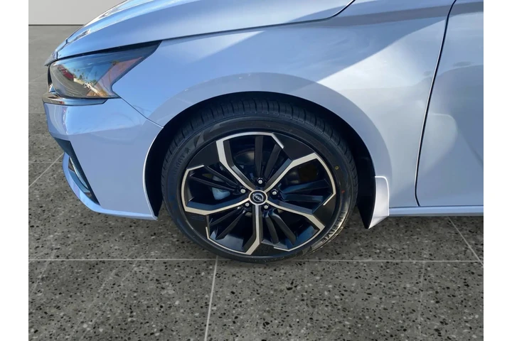 $29070 : Nissan Altima 2023 2.5 SR 4d image 6