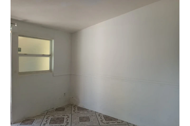 $850 : Cuarto en renta image 3