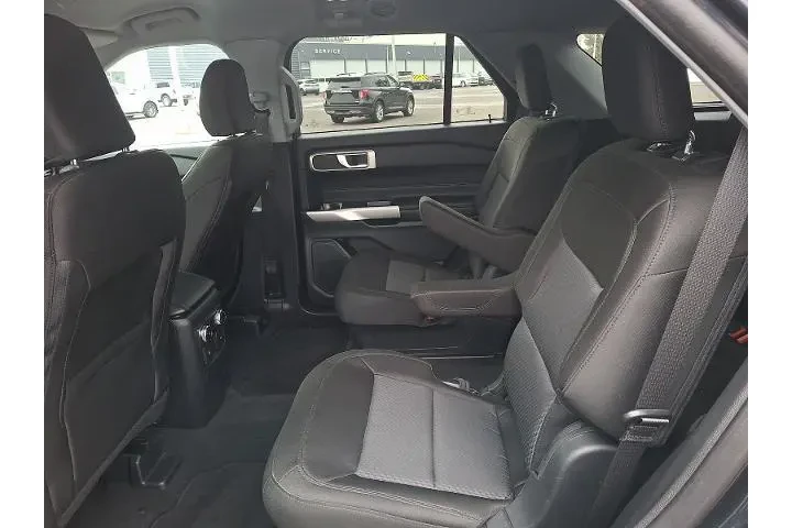 $33997 : Ford Explorer 2023 AWD XLT 4 image 10