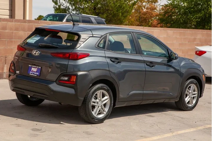 2021 Kona SE image 5