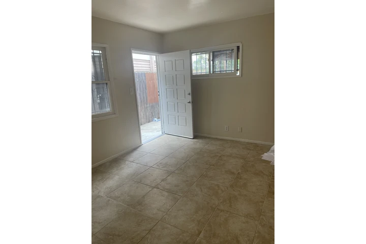 $1675 : 1 bedroom in Hawthorne image 9