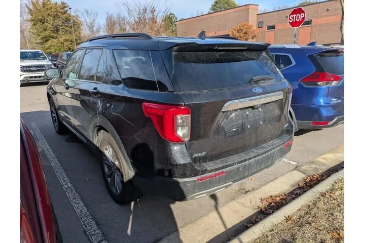 $33994 : Ford Explorer 2023 AWD XLT 4 image 4