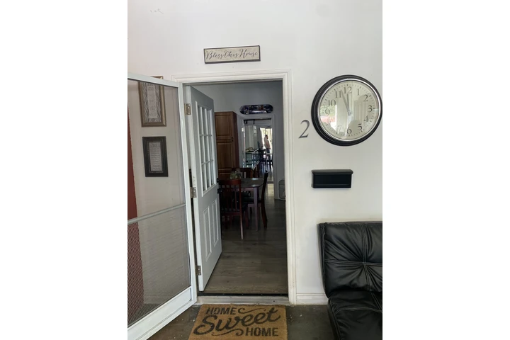 $1800 : 1Bedroom Apartment Riverside image 3