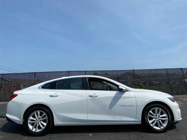 $15941 : 2017 Malibu LT image 9