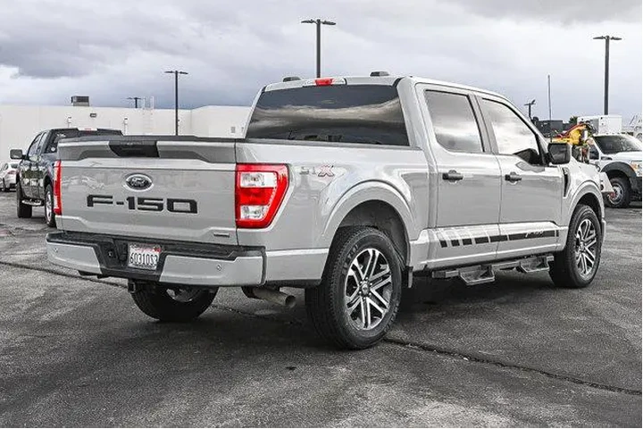 Ford F-150 2023 4x2 XL 4dr S image 8