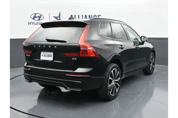 $35036 : Volvo XC60 2023 B5 Plus Dark image 7