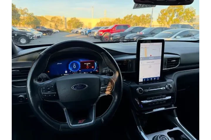 $29800 : Ford Explorer 2020 AWD ST 4d image 5