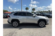 $24988 : Toyota RAV4 2022 XLE Premium thumbnail