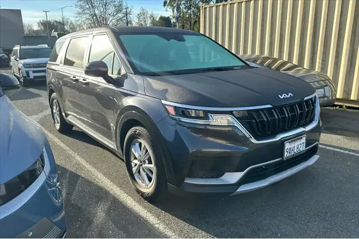 $26990 : Kia Carnival 2022 LX 4dr Min image 2