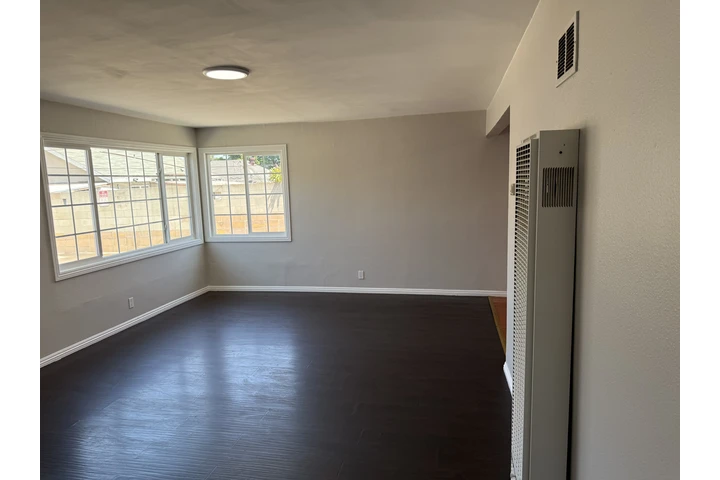 $2700 : Se Renta Casa image 2