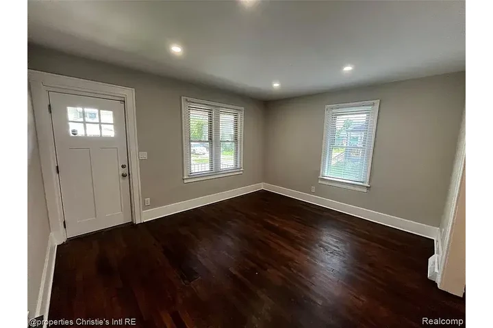 $1000 : Precious house image 6