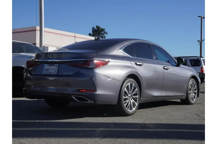 $22001 : Lexus ES 350 2019 F SPORT 4d image 4