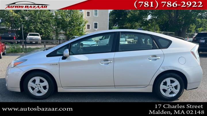 $7900 : Used 2011 Prius 5dr HB III (N image 2